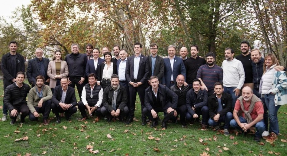 PJ: De Pedro se mostró con intendentes del Conurbano y Máximo Kirchner