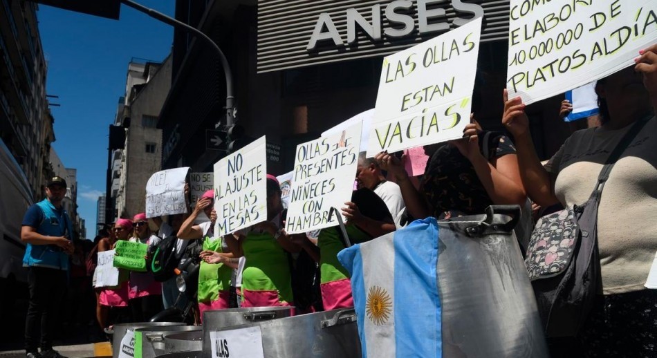 Barrios de Pie concentra frente al Hotel Libertador en reclamo de alimentos