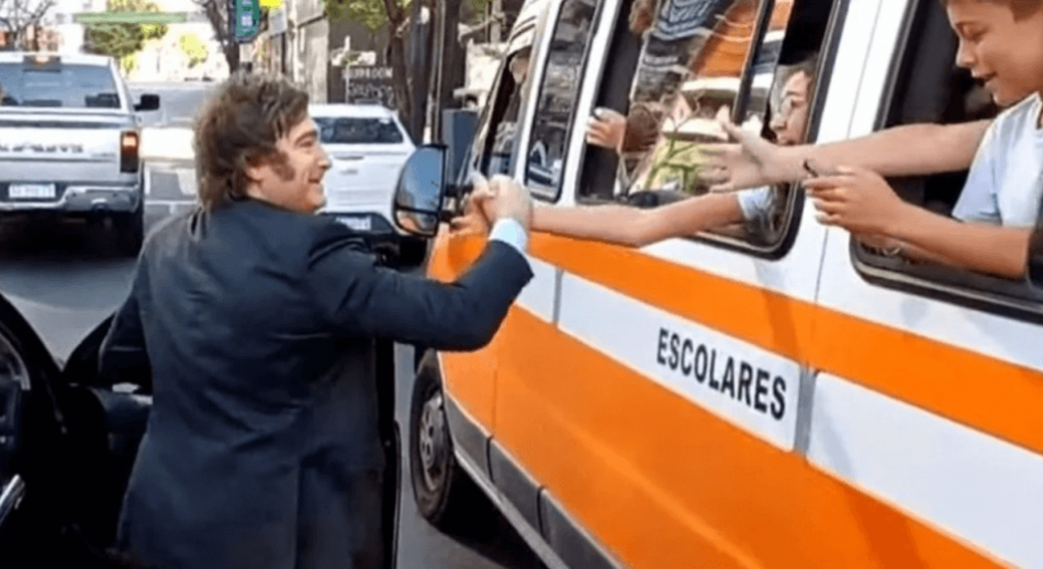 Milei cuestionó a los gobernadores y anunció un plan de vouchers por ayudar a pagar el colegio