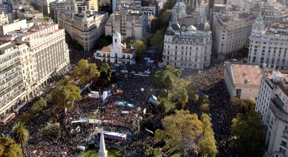 Masiva marcha universitaria para exigir mayor presupuesto