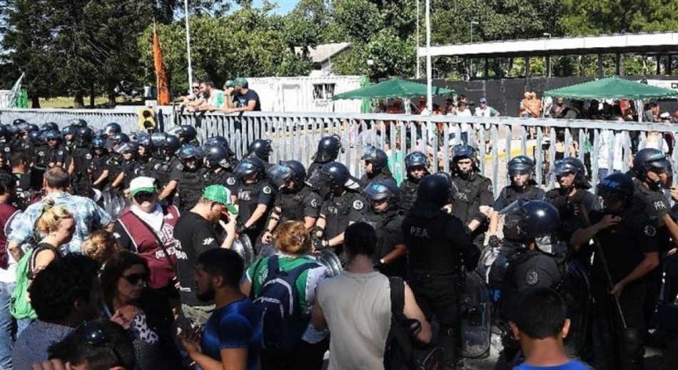 Trabajadores del INTI se concentraron en repudio a los despidos y el cierre de sedes regionales