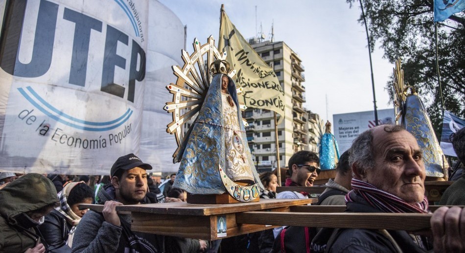 La CGT y los movimientos sociales marchan por San Cayetano