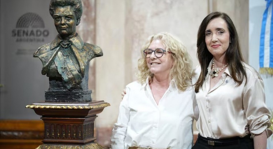 En el Día de la Lealtad, Villarruel inauguró el busto de Isabel Perón