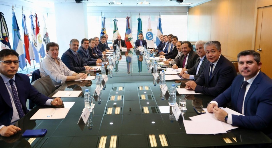 Gobernadores resolvieron convocar al Poder Ejecutivo para consensuar una reforma fiscal