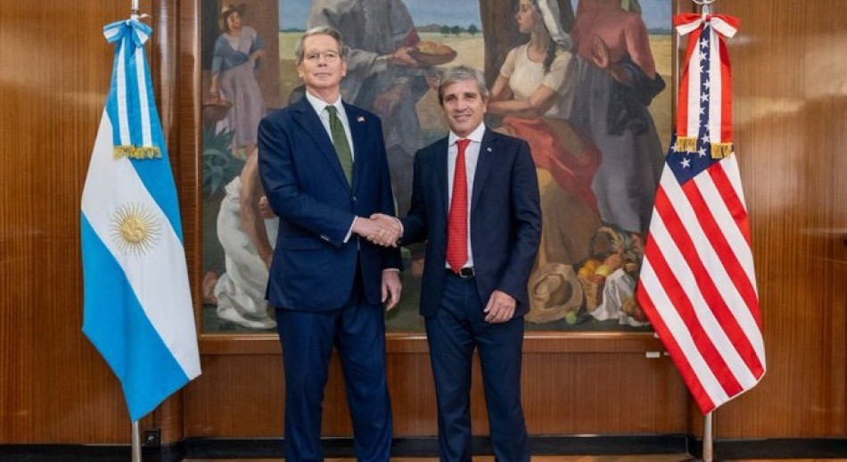 Cae el dólar y hay fuerte mejora de acciones y bonos tras el respaldo de Estados Unidos