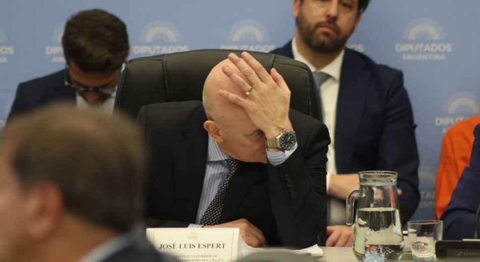 Acorralado por el escándalo, Espert renunció a su candidatura como diputado de LLA