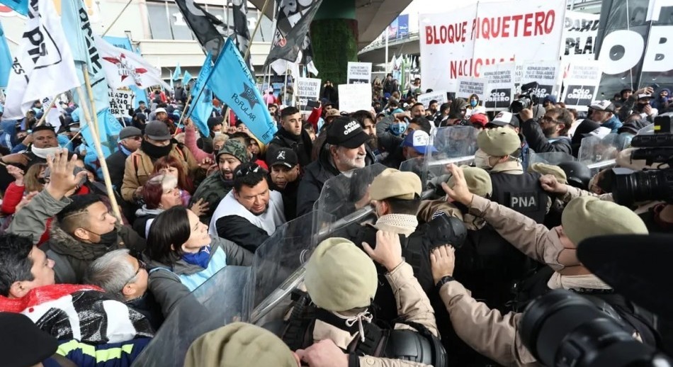 Más de 25 organizaciones sociales marchan al Ministerio de Desarrollo Social 